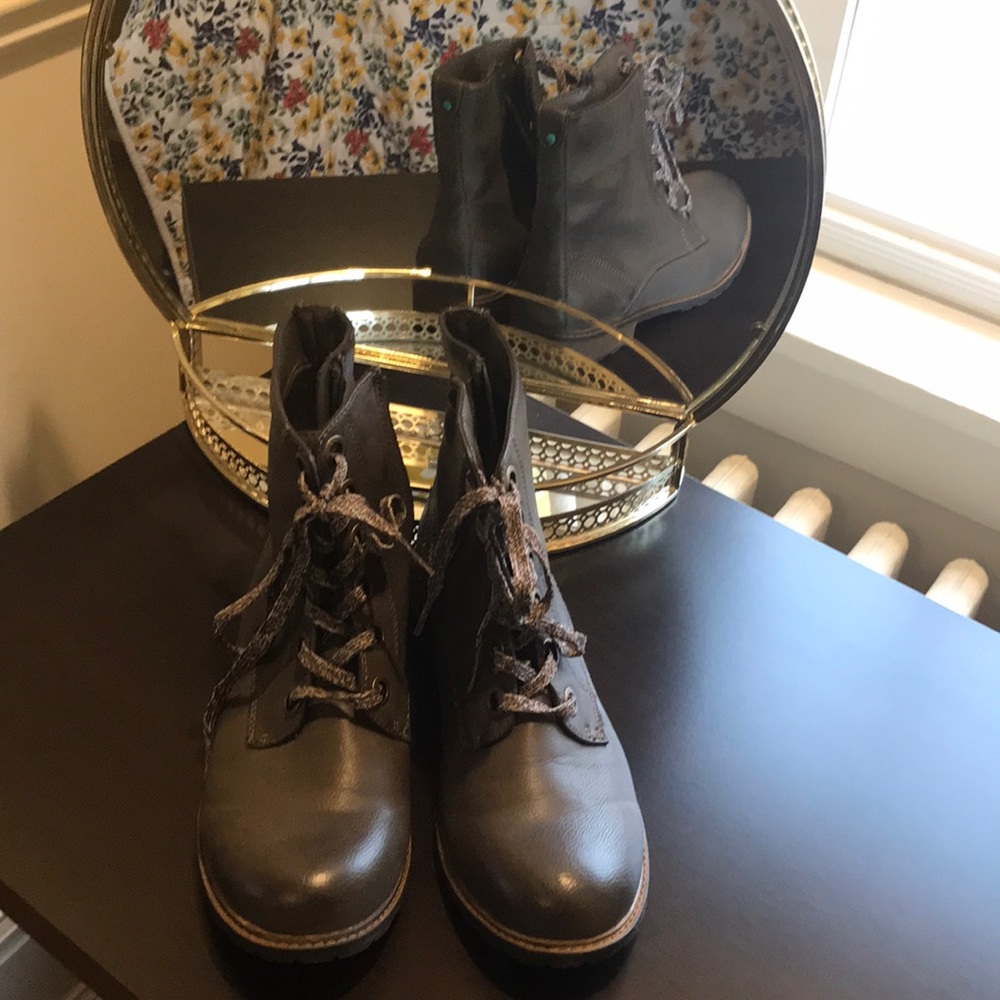 Cat & Jack boots
